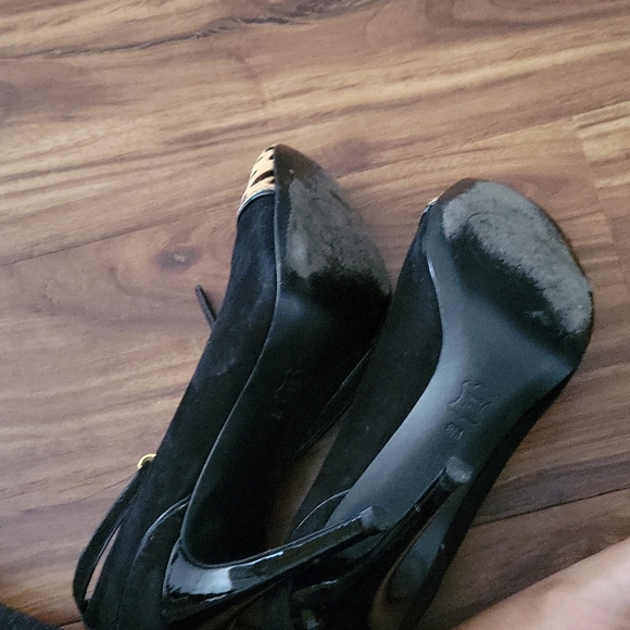 Tory Burch heels with Cheetah on toes - Picture 3 of 5